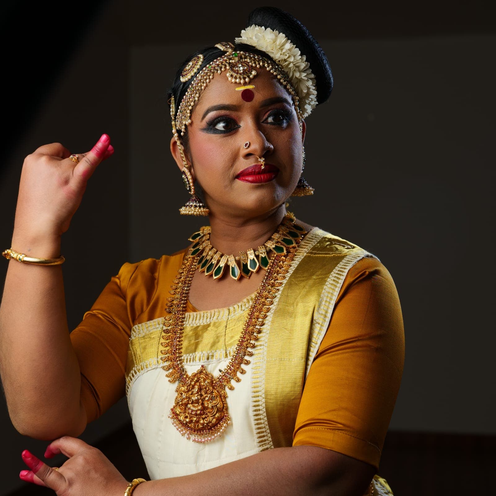 Mohiniyattam
